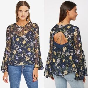 ASTR Anya Bell Sleeve Floral Top size Small